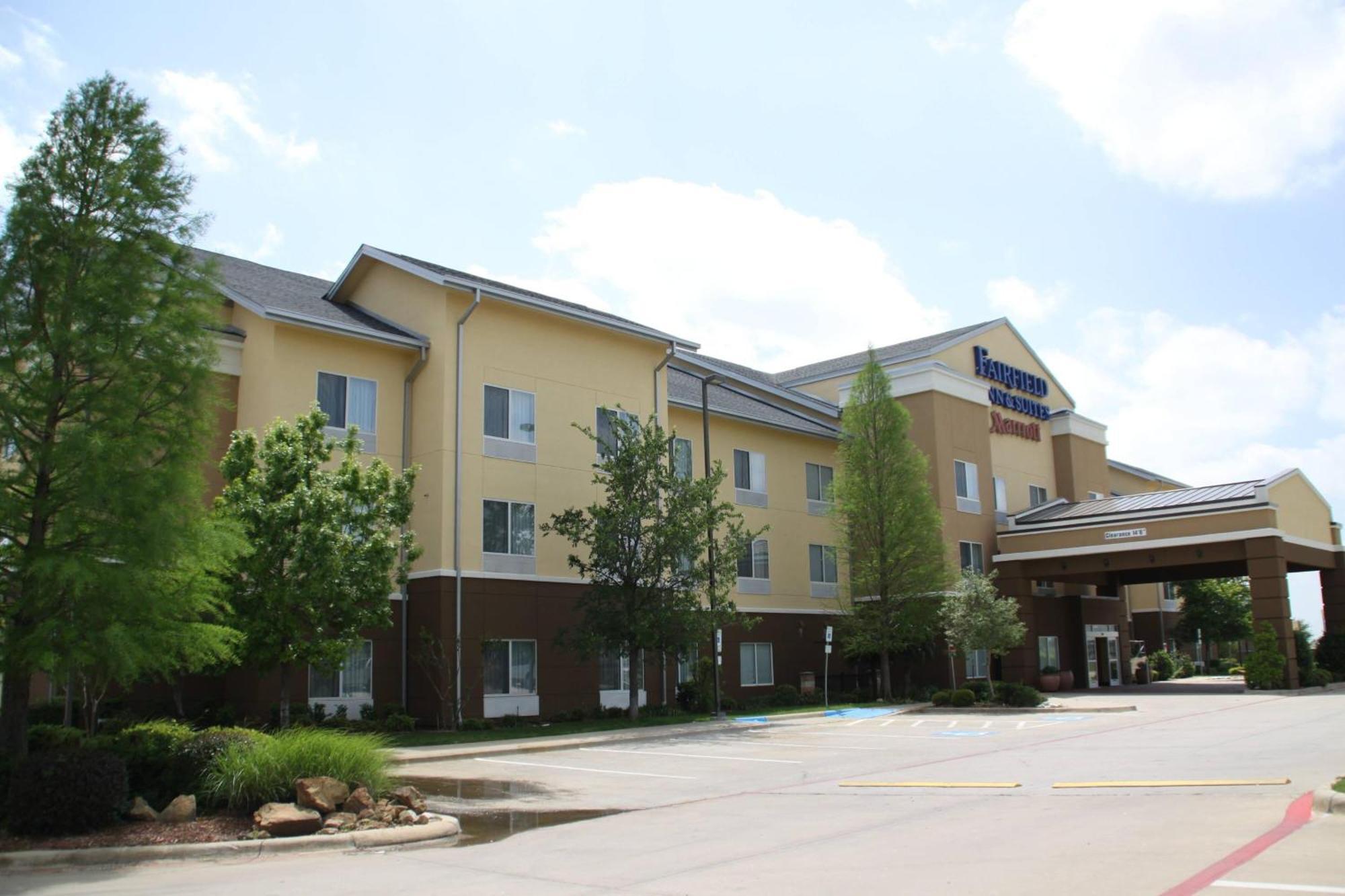 Fairfield Inn & Suites Denton Exterior photo